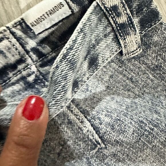 ALMOST FAMOUS JEANS SIZE 3 - Picture 5 of 8